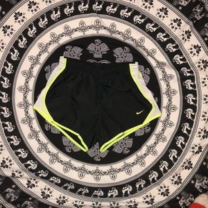 Grey and Neon Yellow Nike Shorts! KIDS MEDIUM